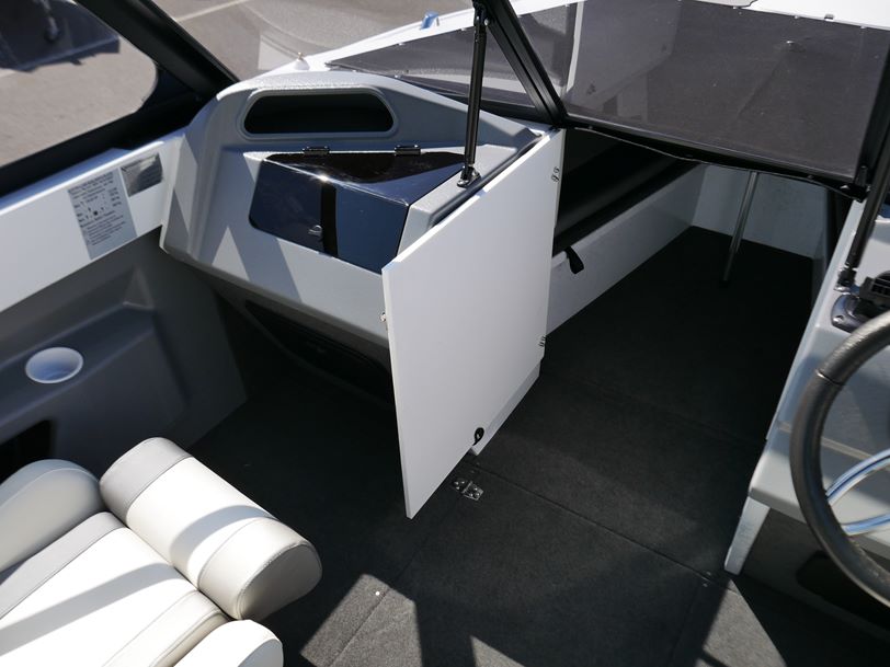 QUINTREX 590 FREESTYLER - BOW RIDER QUINTREX 590 FREESTYLER - BOW RIDER
