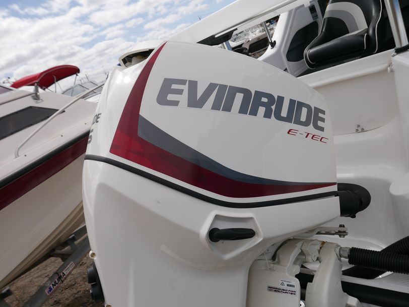 490 OCEAN MASTER - CUDDY CABIN 490 OCEAN MASTER - CUDDY CABIN