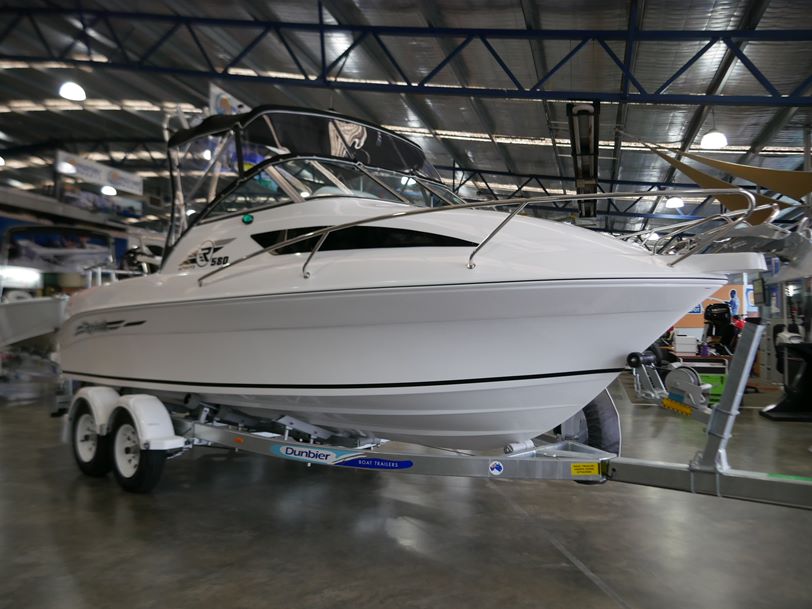 Revival 580 Offshore - Cabin Boat Revival 580 Offshore - Cabin Boat
