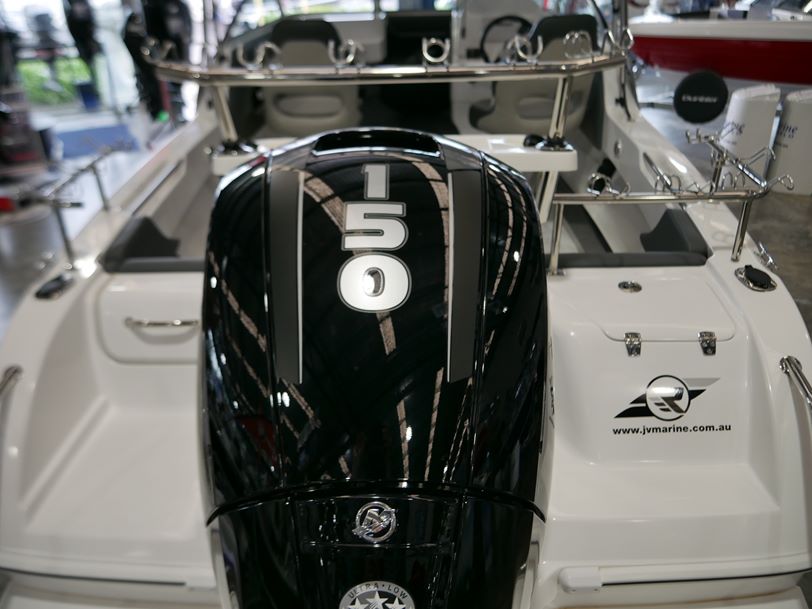 Revival 580 Offshore - Cabin Boat Revival 580 Offshore - Cabin Boat