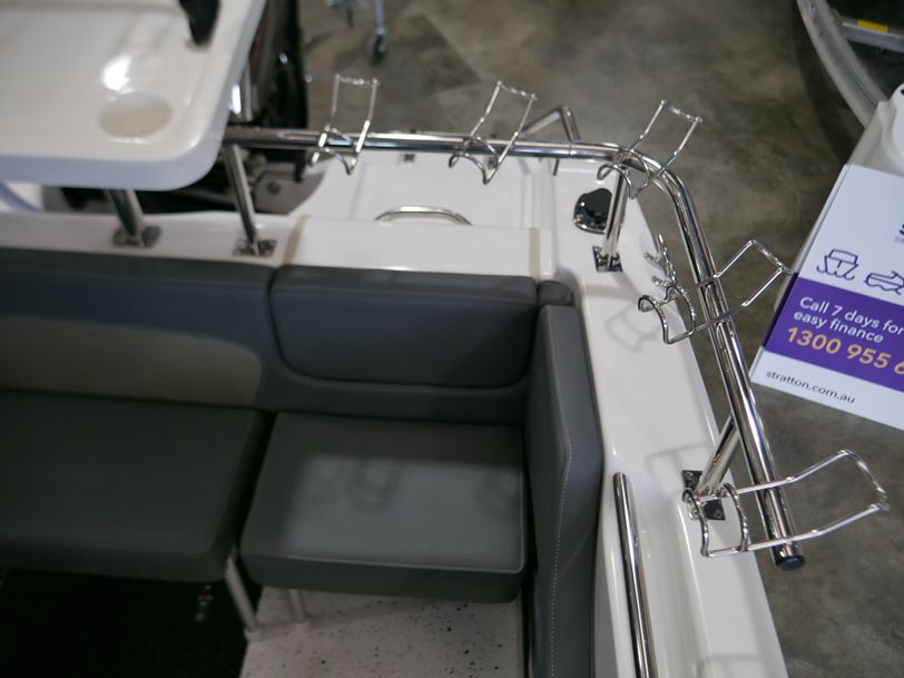 Revival 580 Offshore - Cabin Boat Revival 580 Offshore - Cabin Boat