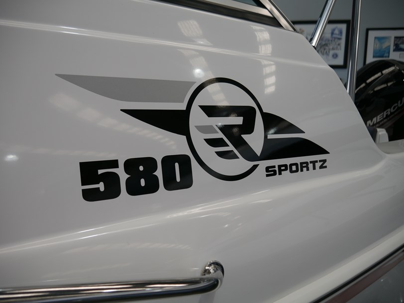 Revival 580 Sportz - Cabin Boat - APRIL SUPER SPECIAL Revival 580 Sportz - Cabin Boat - APRIL SUPER SPECIAL