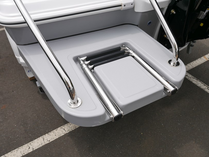 Revival 640 Sportz - Offshore Cabin Boat - April Super Special Revival 640 Sportz - Offshore Cabin Boat - April Super Special