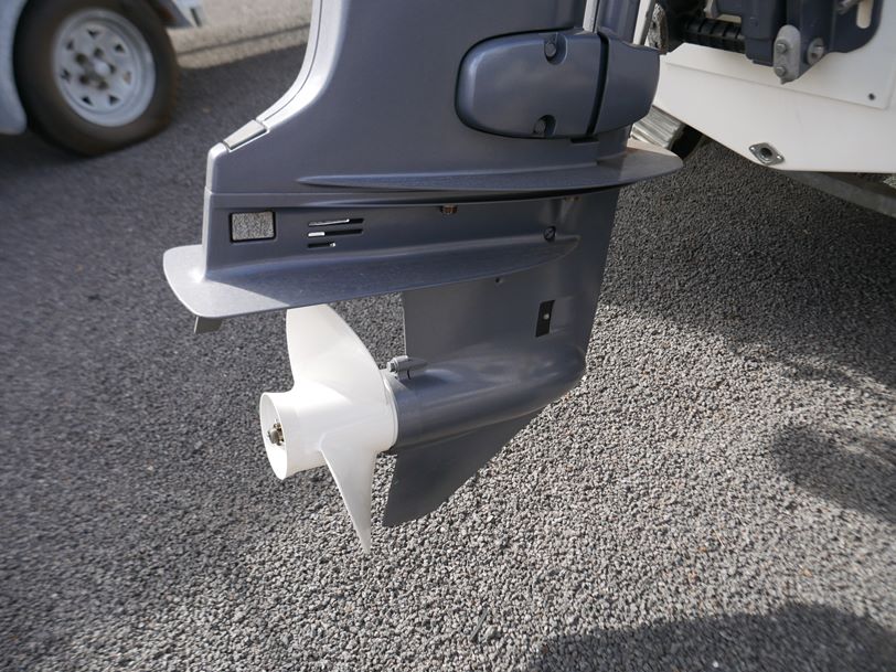 Mustang 1800 Center Console Mustang 1800 Center Console