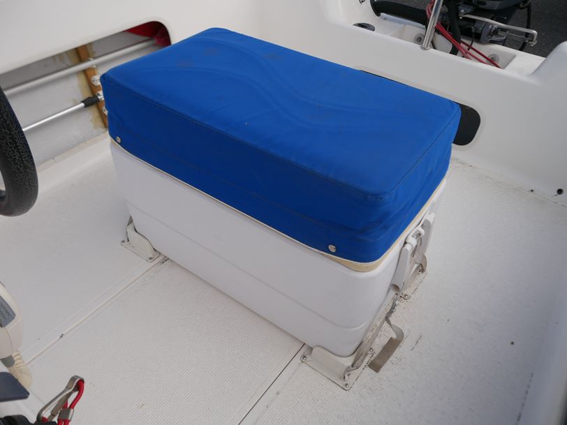 Mustang 1800 Center Console Mustang 1800 Center Console