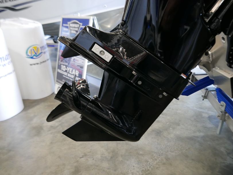Quintrex 420 Renegade - Side Console Quintrex 420 Renegade - Side Console