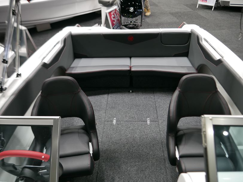 Revival R560 X-Rider Bow Rider Revival R560 X-Rider Bow Rider