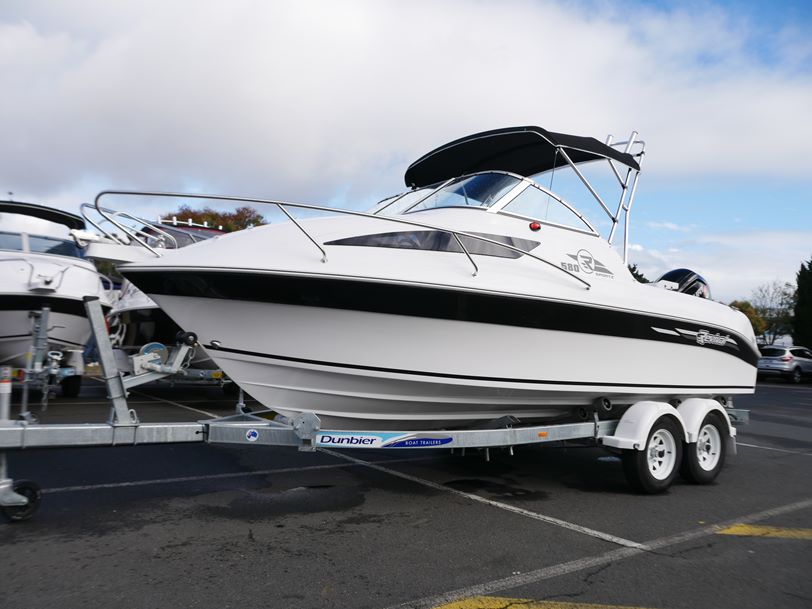 Revival 580 Fisherman - Cabin Boat Revival 580 Fisherman - Cabin Boat