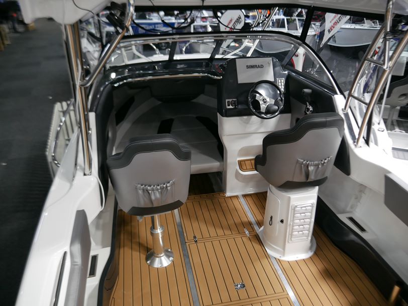Revival 640 Offshore - Hard Top Revival 640 Offshore - Hard Top