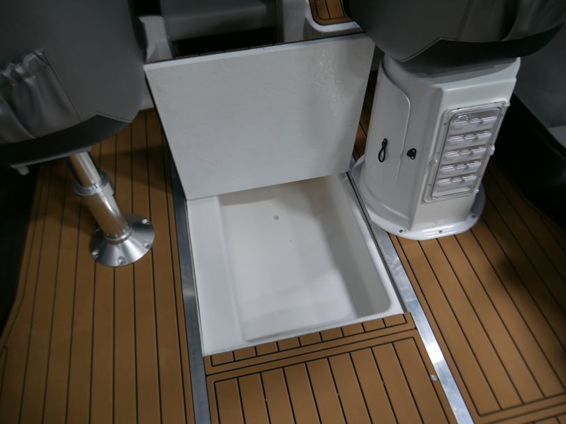 Revival 640 Offshore - Hard Top Revival 640 Offshore - Hard Top