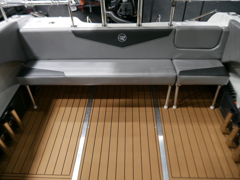 Revival 640 Offshore - Hard Top Revival 640 Offshore - Hard Top