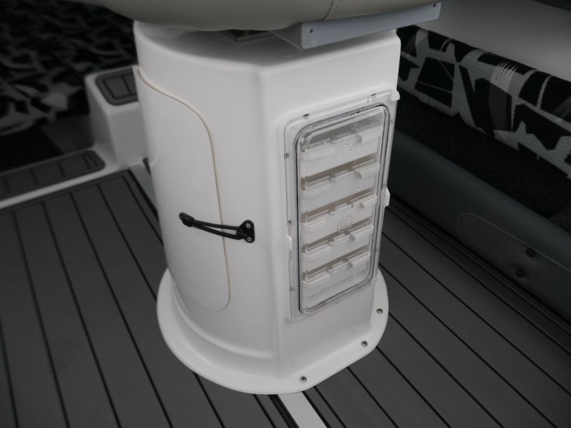 Revival R525 Offshore - DLX Cuddy Revival R525 Offshore - DLX Cuddy
