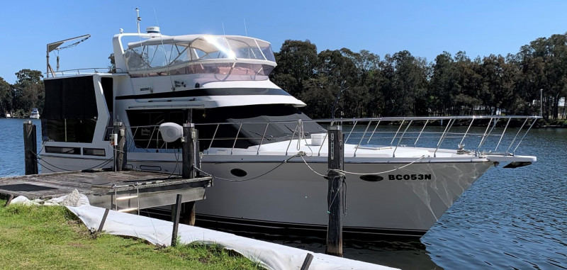Hyundai Sonata 5300 Luxury Aft cabin Cruiser Hyundai Sonata 5300 Luxury Aft cabin Cruiser