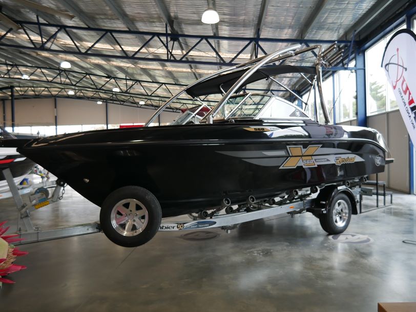 Revival R560 X-Rider Bow Rider Revival R560 X-Rider Bow Rider