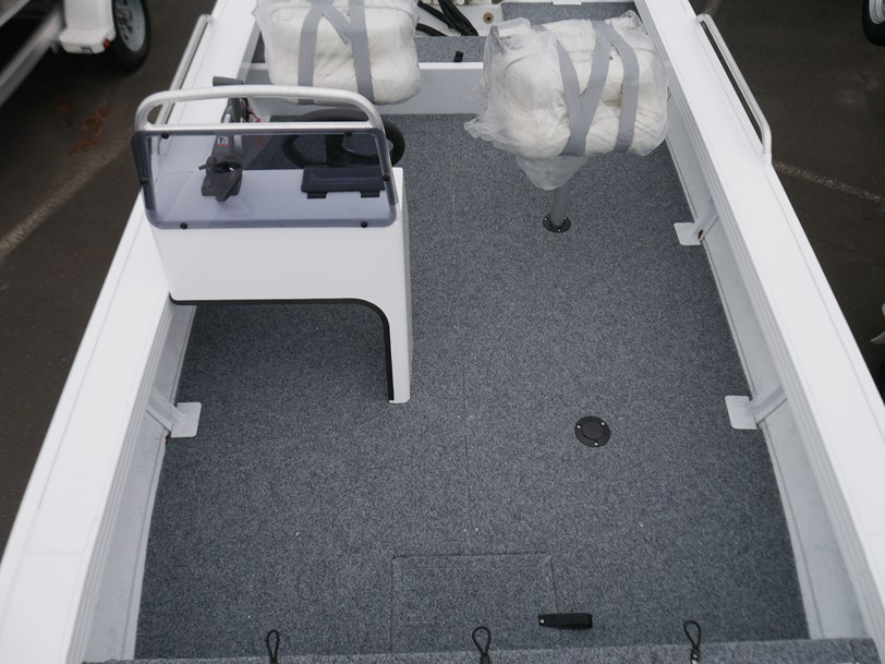 Quintrex 420 Explore Trophy - Side Console Quintrex 420 Explore Trophy - Side Console