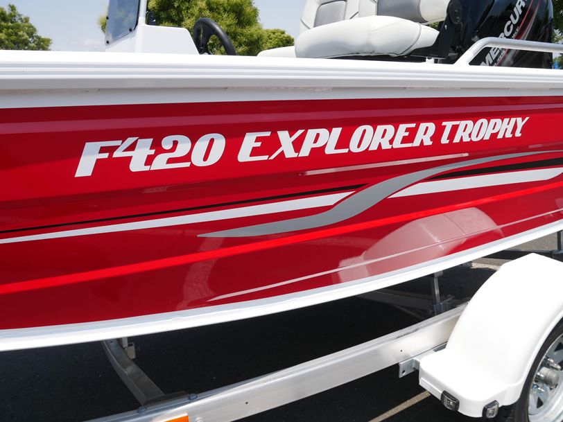 Quintrex 420 Explore Trophy - Side Console Quintrex 420 Explore Trophy - Side Console