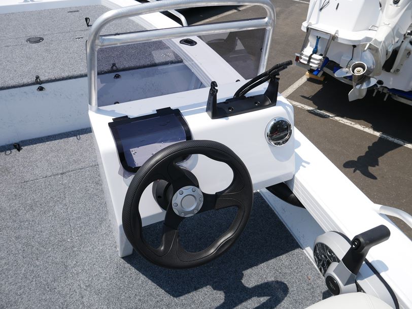 Quintrex 420 Explore Trophy - Side Console Quintrex 420 Explore Trophy - Side Console