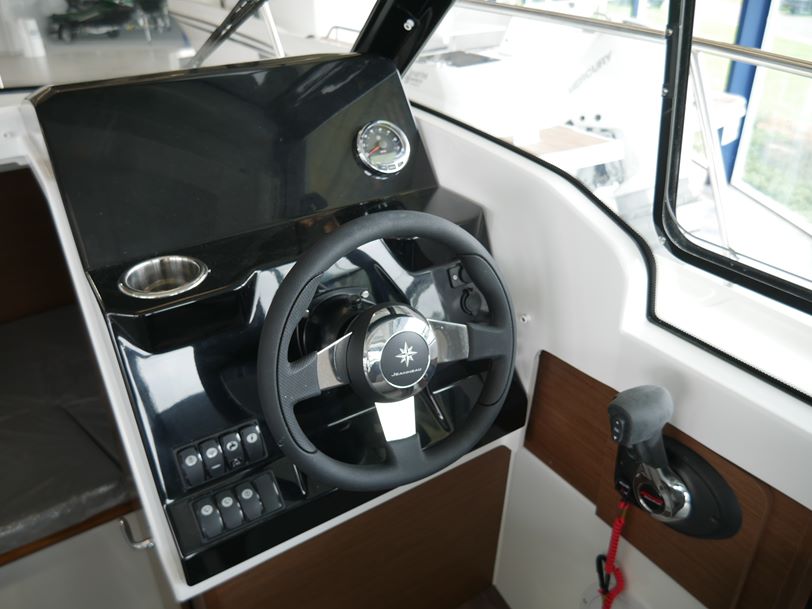 Jeanneau Merry Fisher 695 Marlin Jeanneau Merry Fisher 695 Marlin