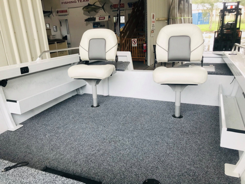 QUINTREX 420 RENEGADE TILLER STEER Jetty Boating