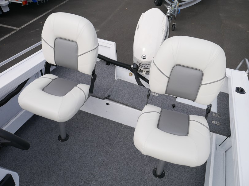Quintrex 420 Renegade - Side Console Quintrex 420 Renegade - Side Console