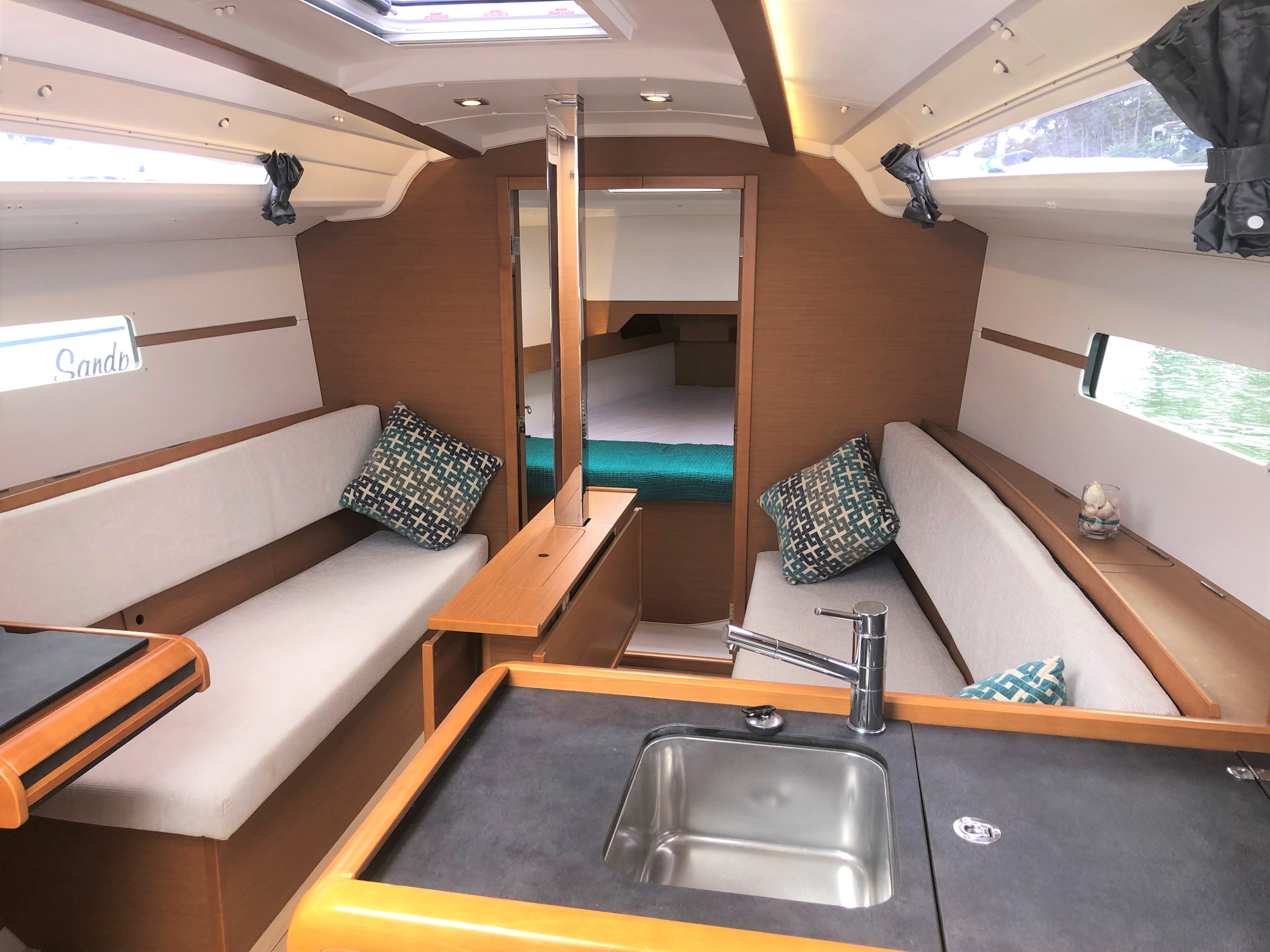 2015 Jeanneau Sun Odyssey 349