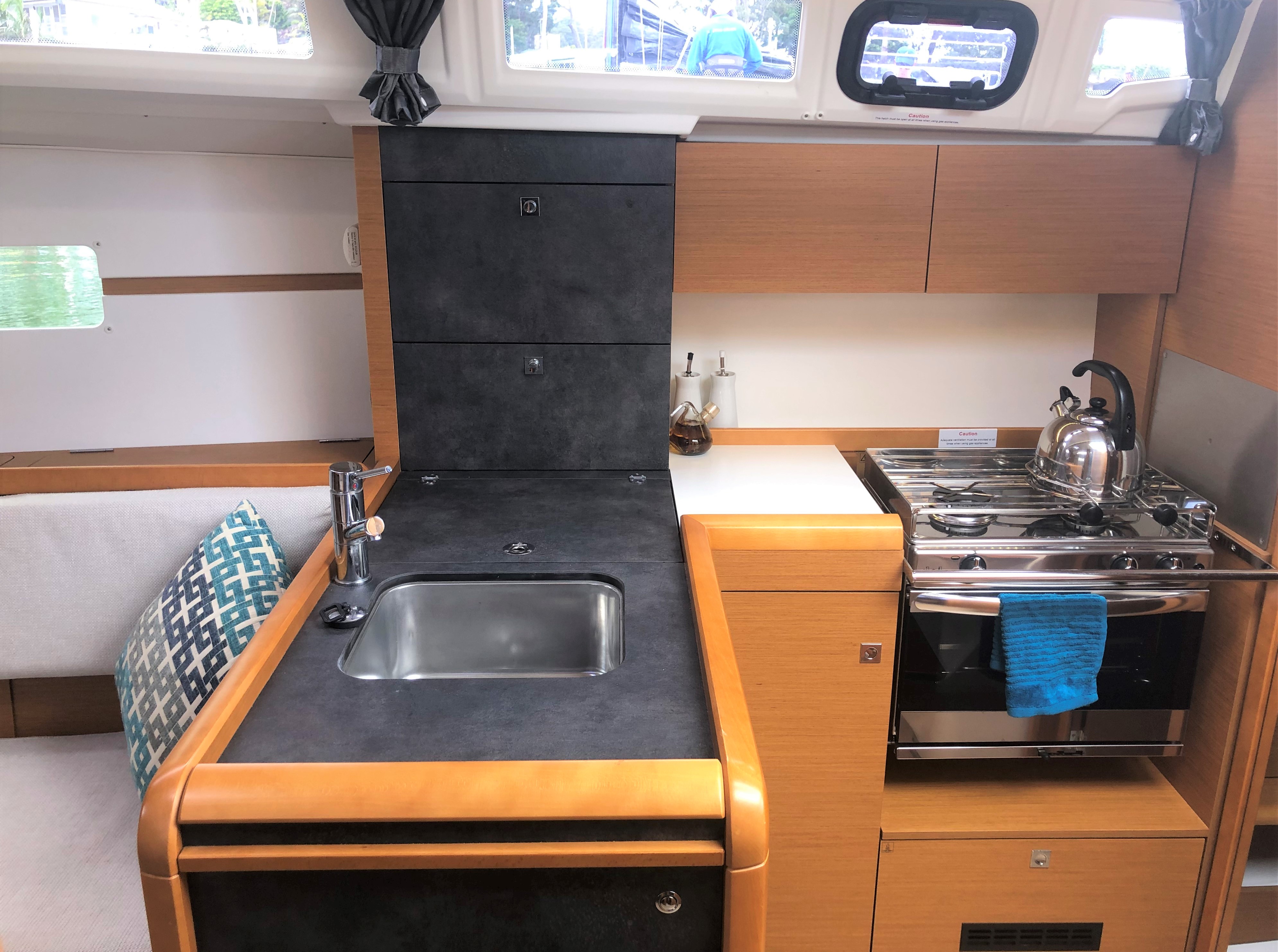 2015 Jeanneau Sun Odyssey 349