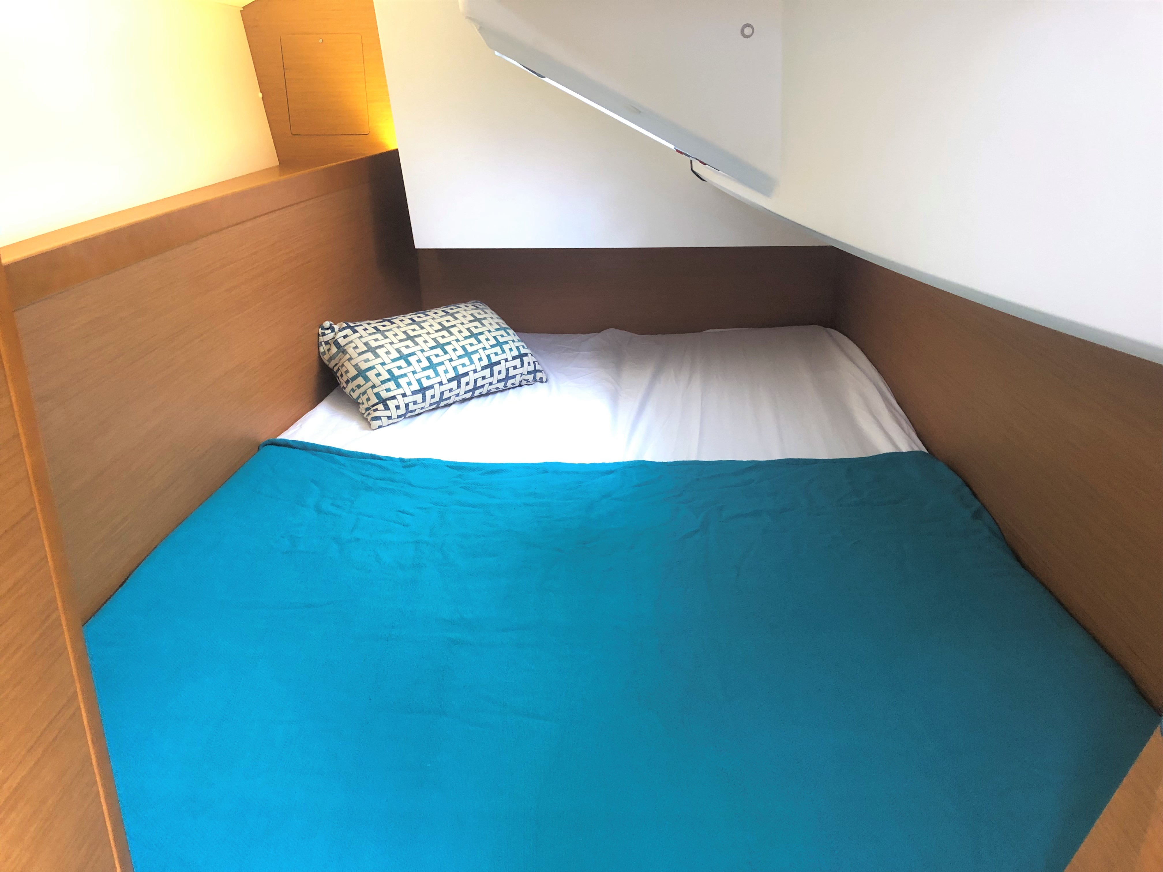 2015 Jeanneau Sun Odyssey 349