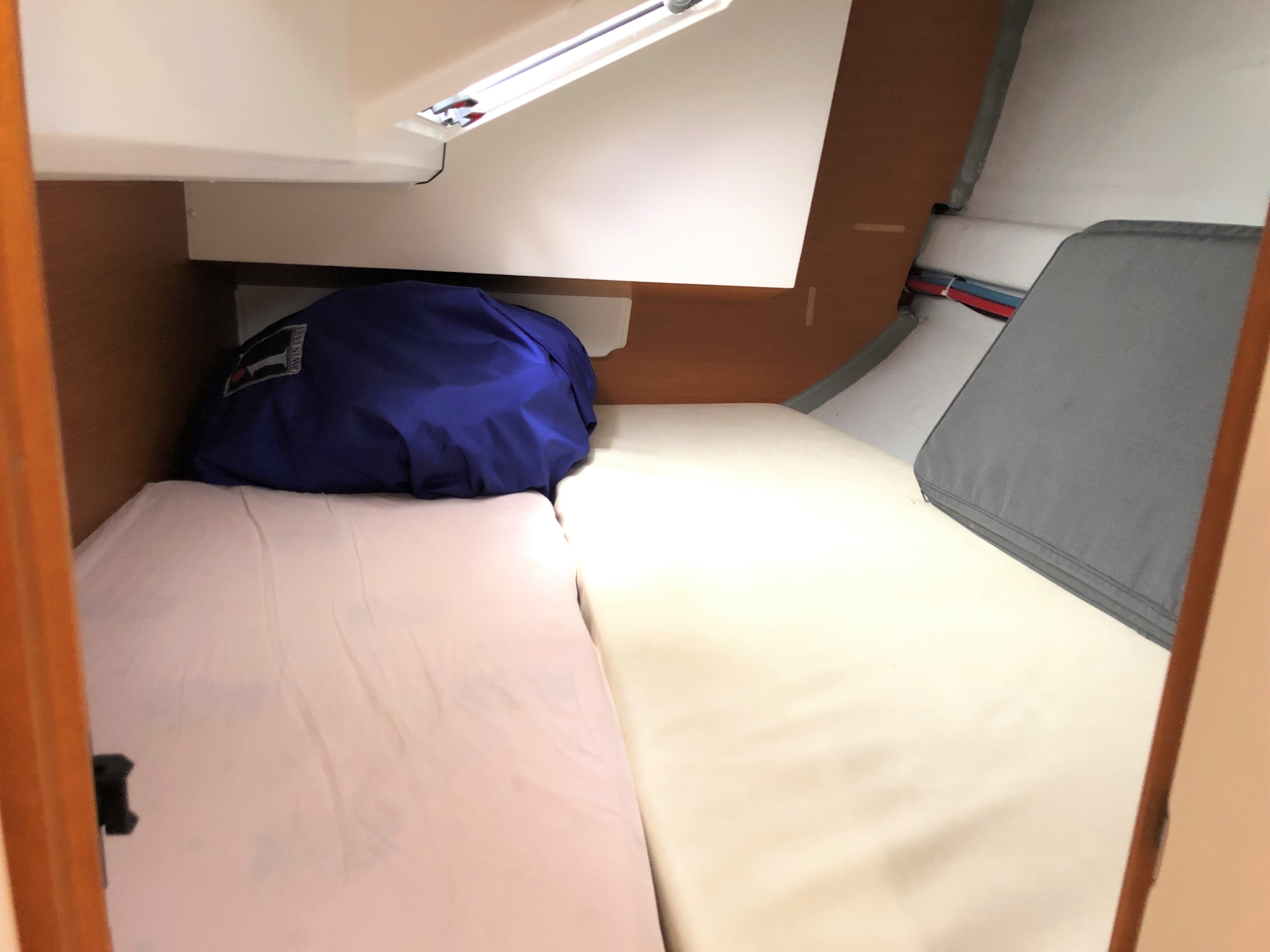 2015 Jeanneau Sun Odyssey 349