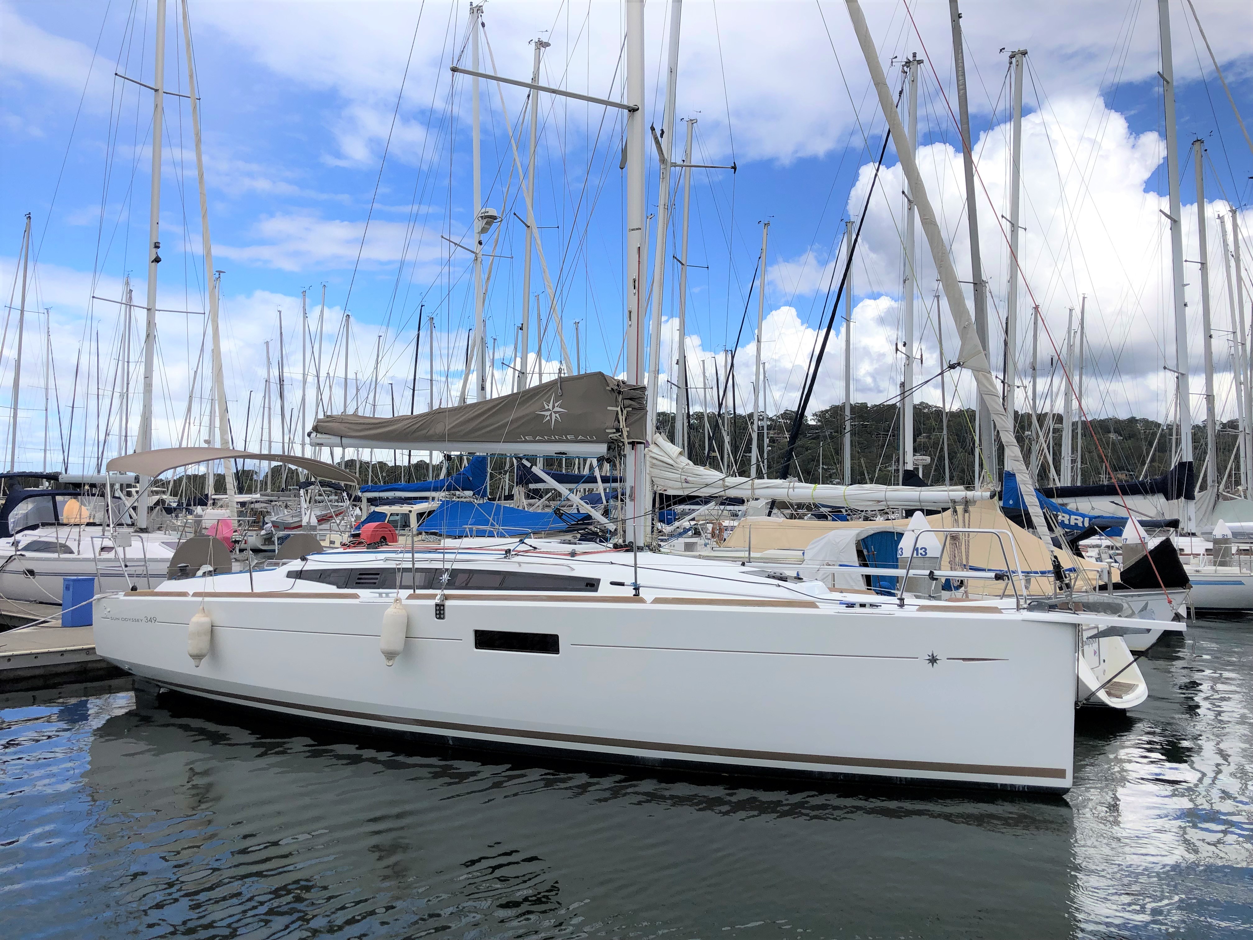 2015 Jeanneau Sun Odyssey 349