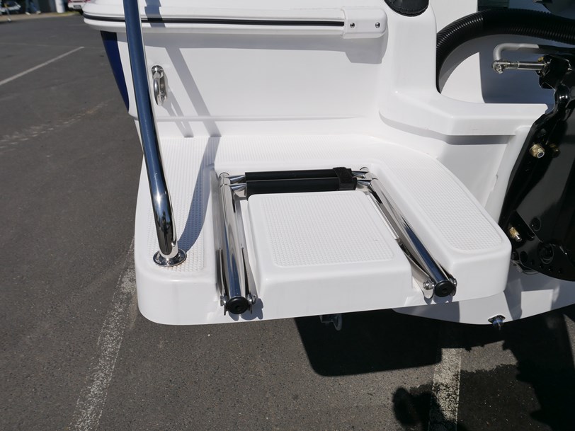 Revival 530 Offshore - Cabin Boat Revival 530 Offshore - Cabin Boat