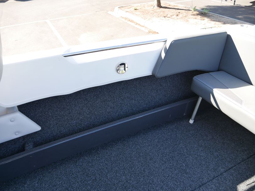 Revival 530 Offshore - Cabin Boat Revival 530 Offshore - Cabin Boat