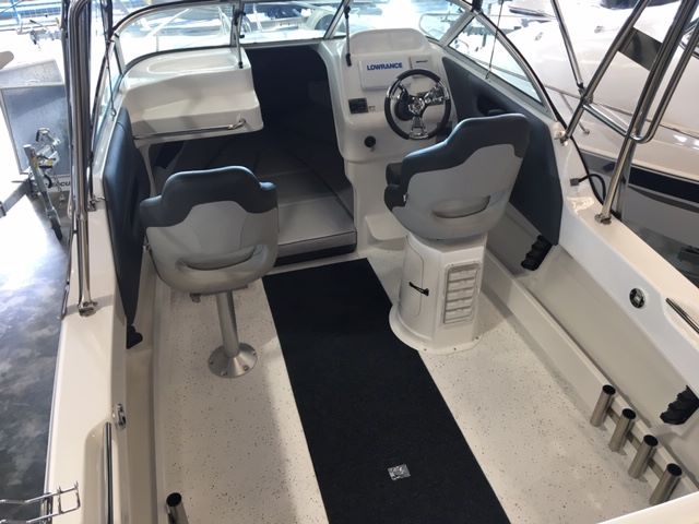 Revival 580 Offshore - Cabin Boat Revival 580 Offshore - Cabin Boat