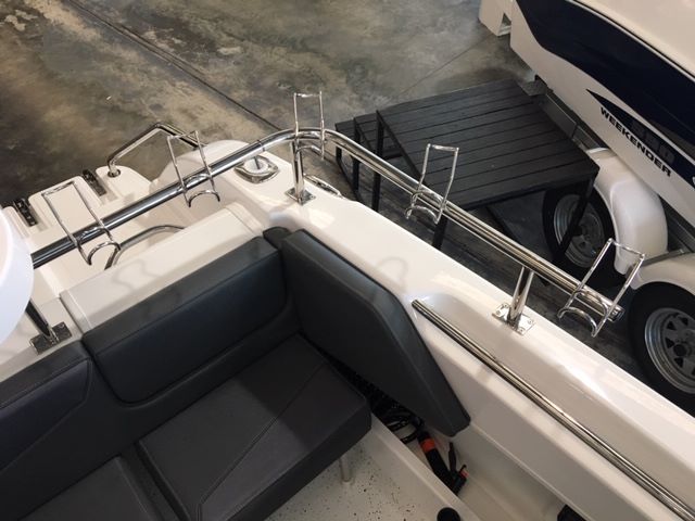 Revival 580 Offshore - Cabin Boat Revival 580 Offshore - Cabin Boat