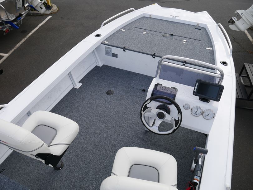 Quintrex 440 Explorer Trophy Side Console Quintrex 440 Explorer Trophy Side Console