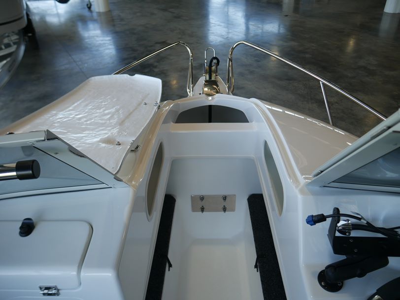 REVIVAL 520 OFFSHORE RUNABOUT REVIVAL 520 OFFSHORE RUNABOUT