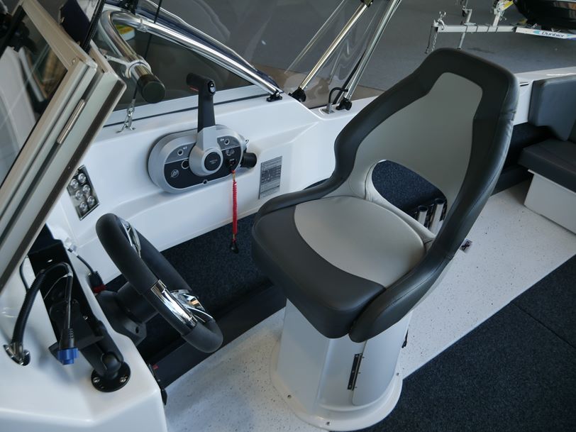 REVIVAL 520 OFFSHORE RUNABOUT REVIVAL 520 OFFSHORE RUNABOUT