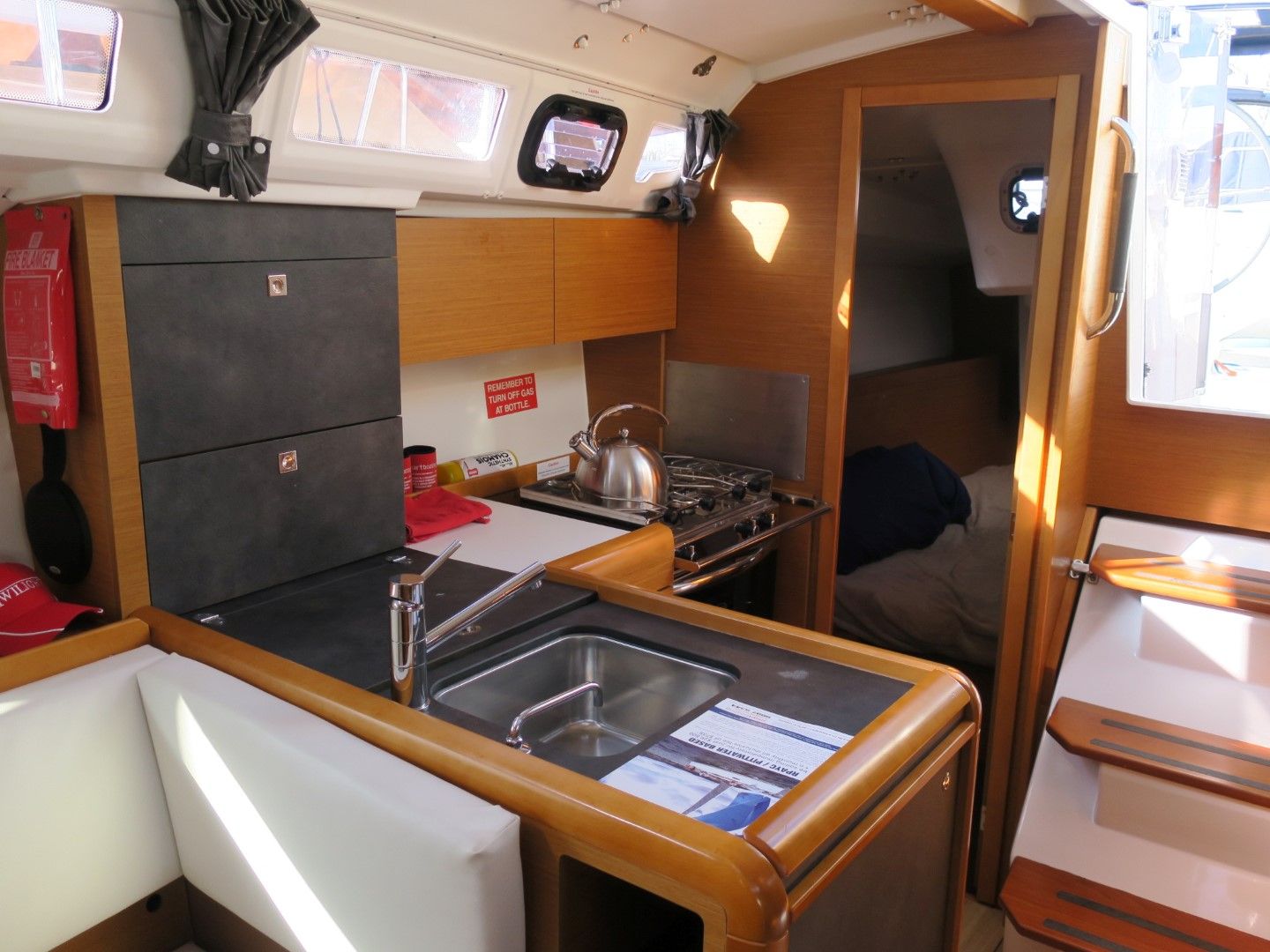 2016 Jeanneau Sun Odyssey 349