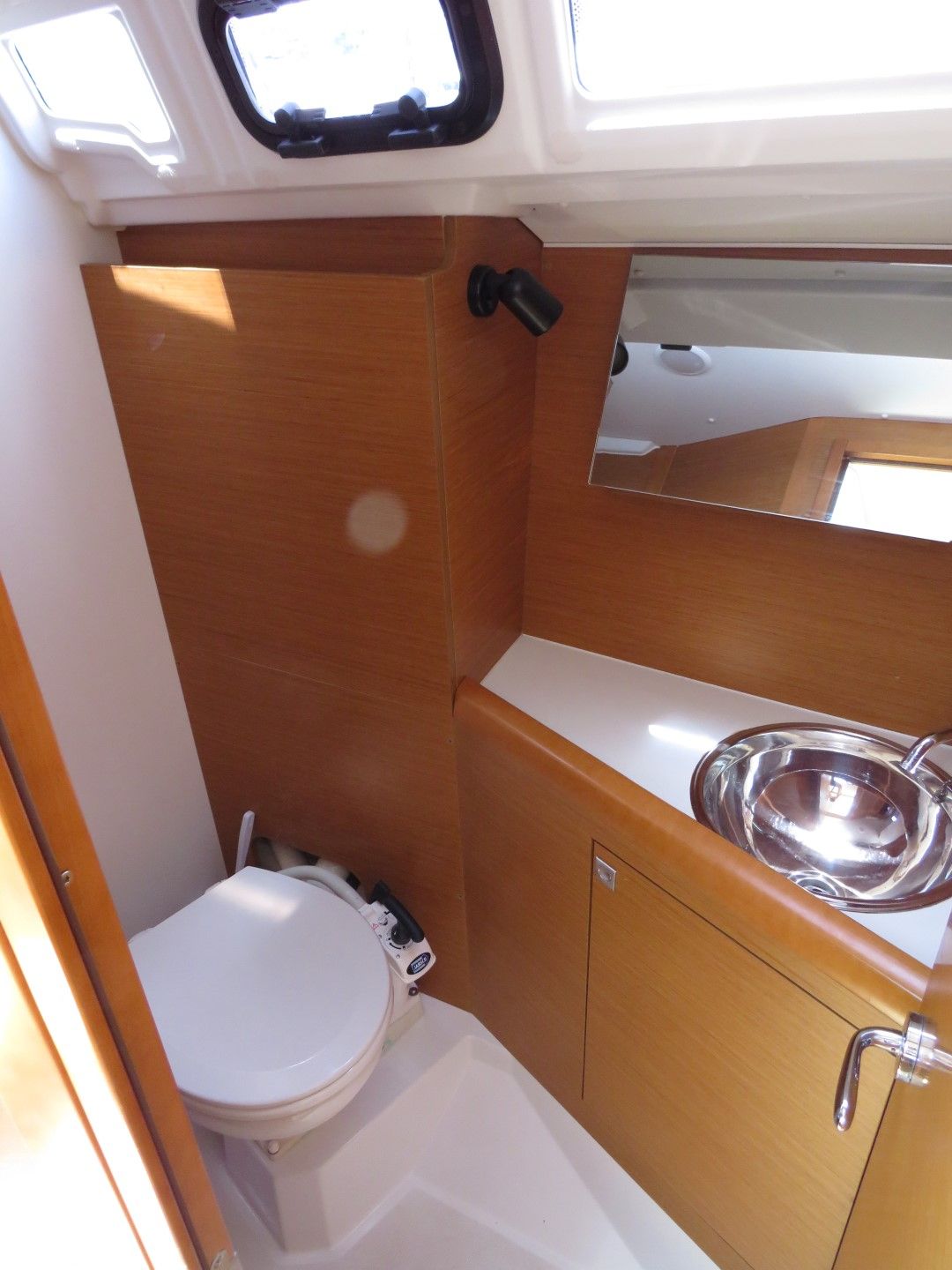 2016 Jeanneau Sun Odyssey 349