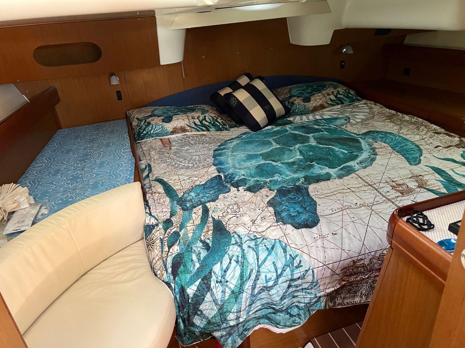 Jeanneau 42 Deck Saloon 