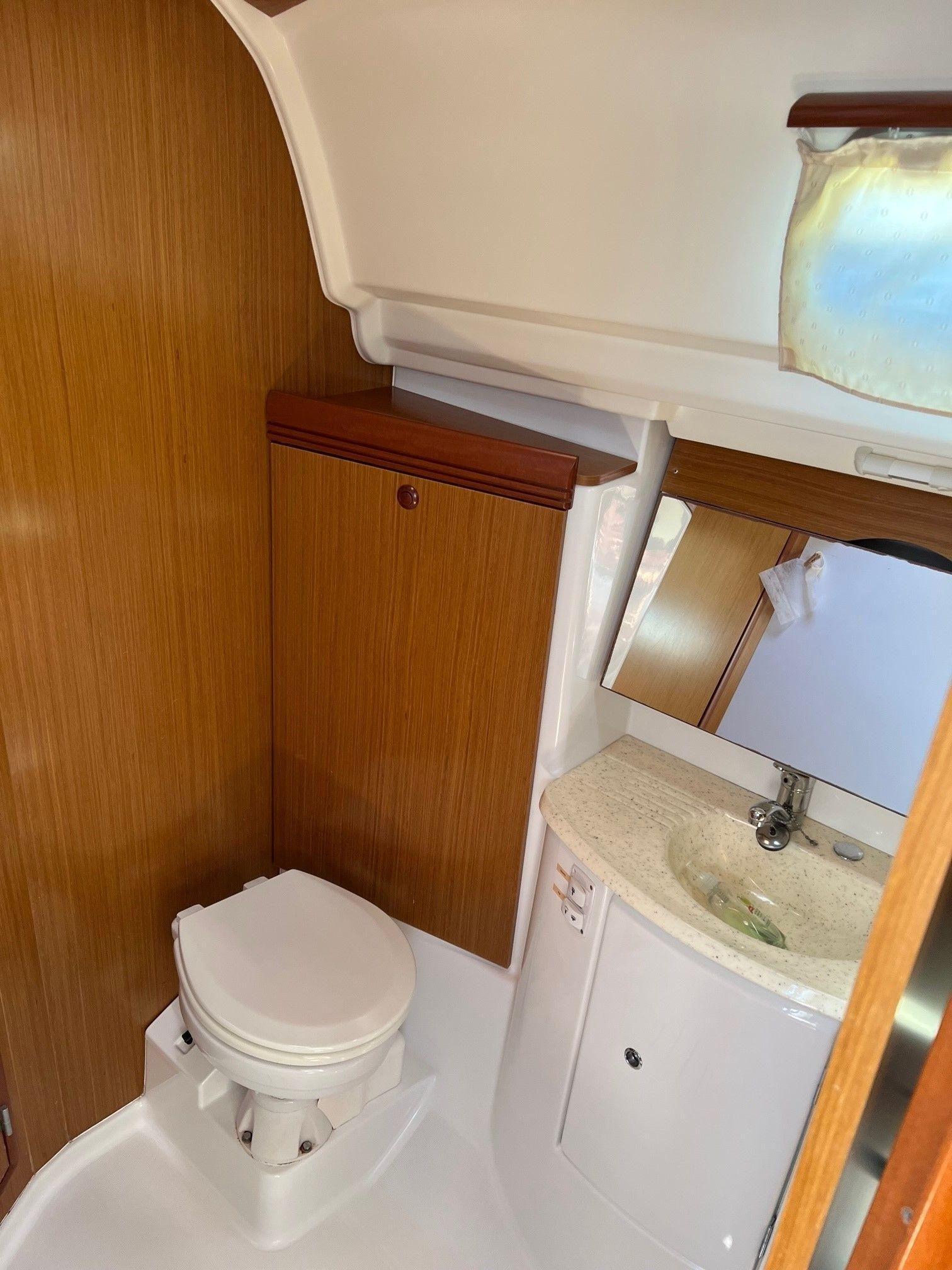 Jeanneau 42 Deck Saloon 