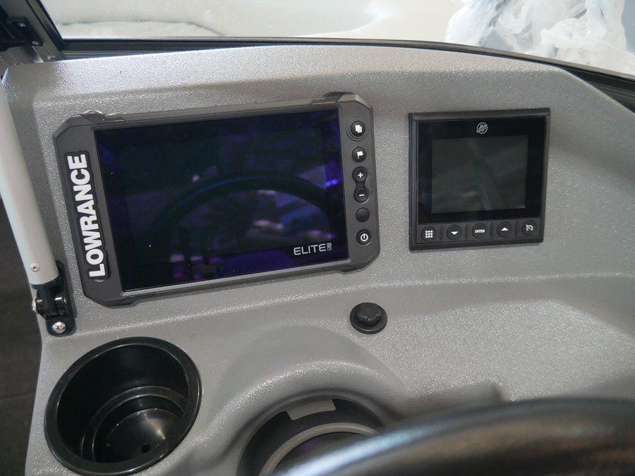 Quintrex 520 Cruiseabout Bow Rider (#62254) Quintrex 520 Cruiseabout Bow Rider (#62254)