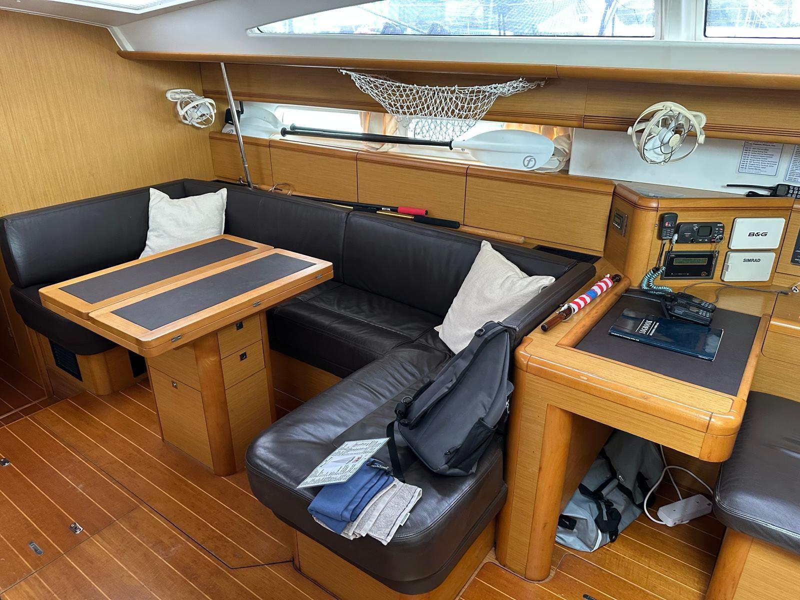 2010 Jeanneau 53