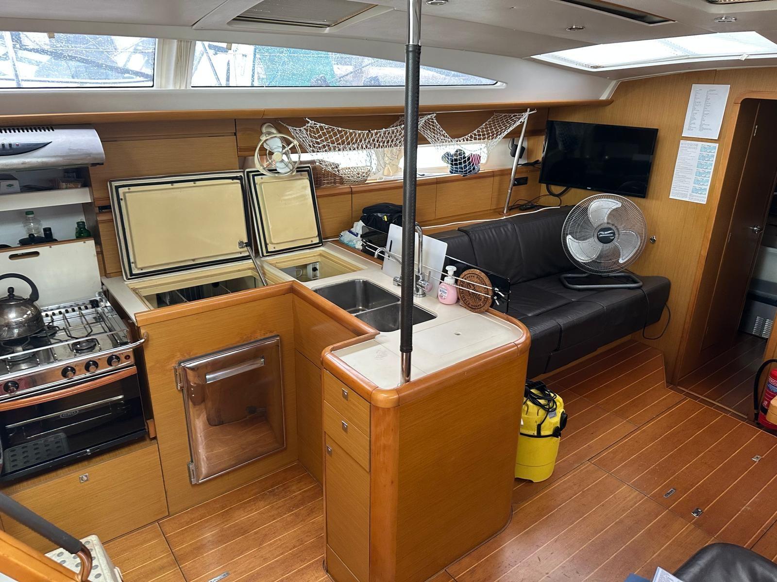 2010 Jeanneau 53