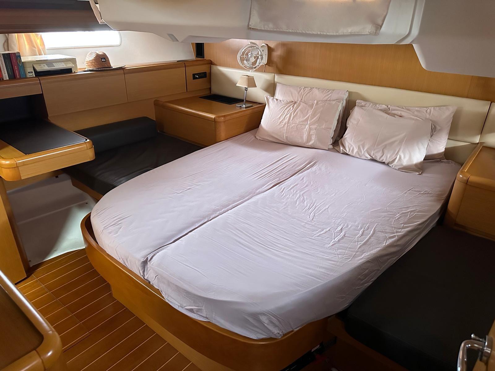 2010 Jeanneau 53