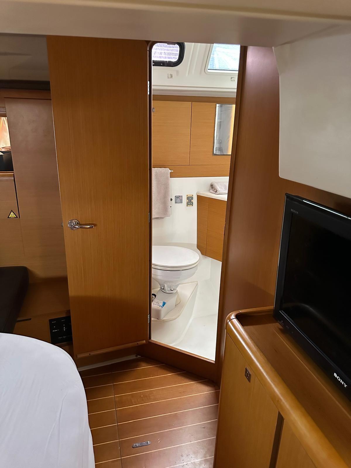 2010 Jeanneau 53