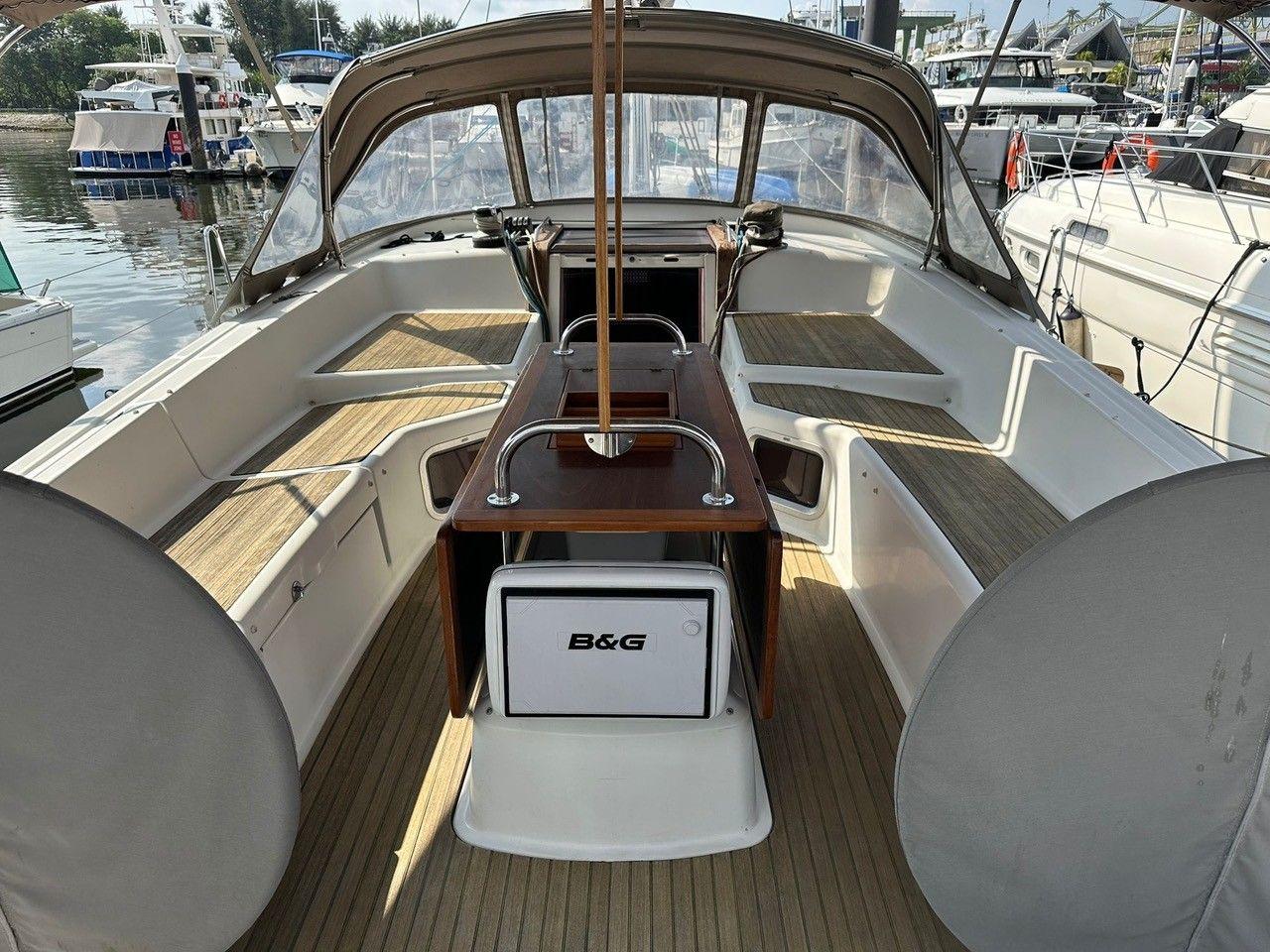 2010 Jeanneau 53