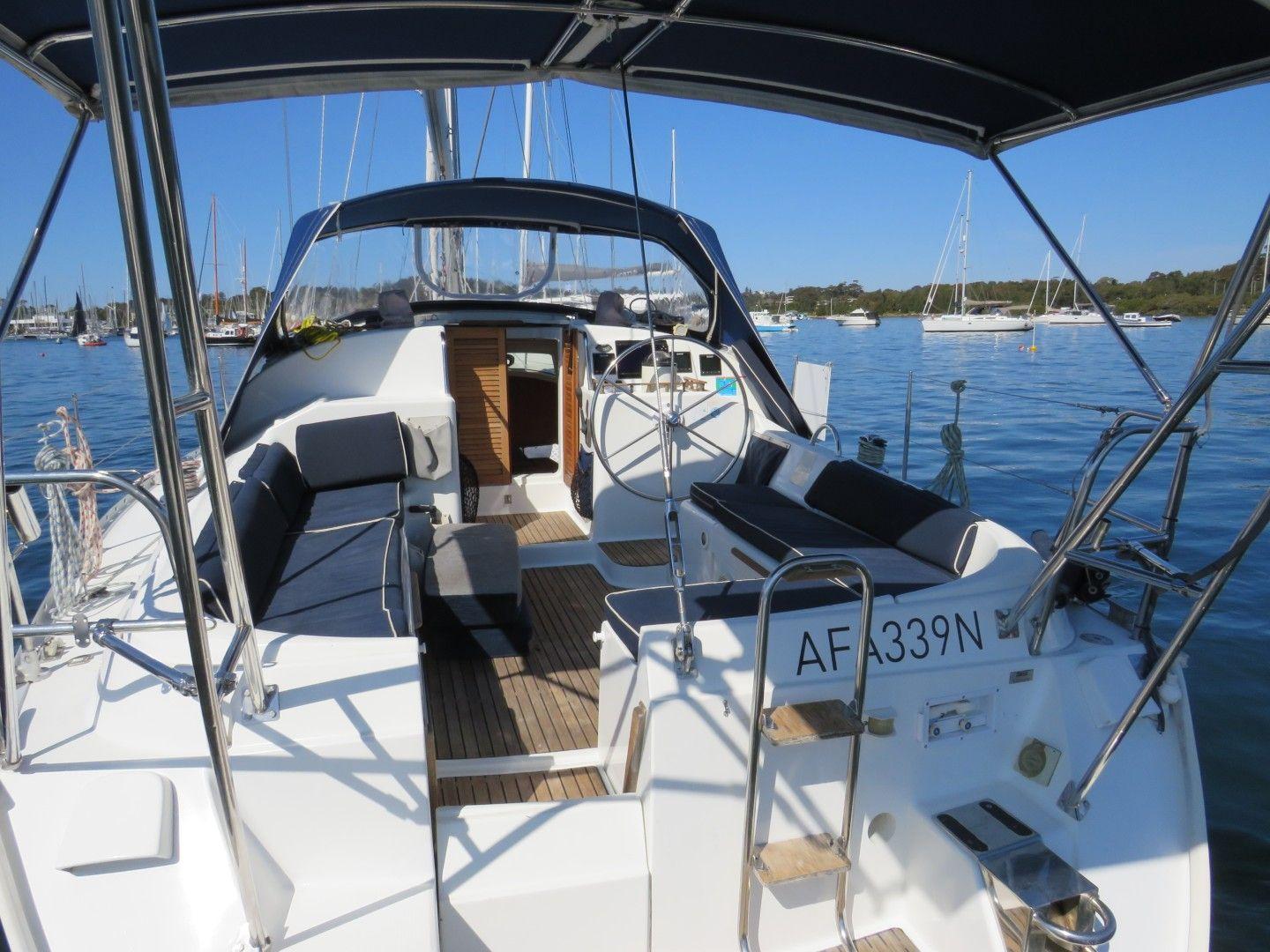 2000 Jeanneau 40 Deck-Saloon