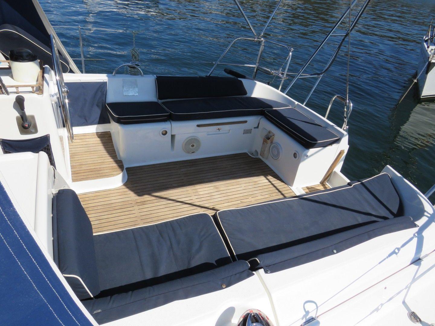 2000 Jeanneau 40 Deck-Saloon