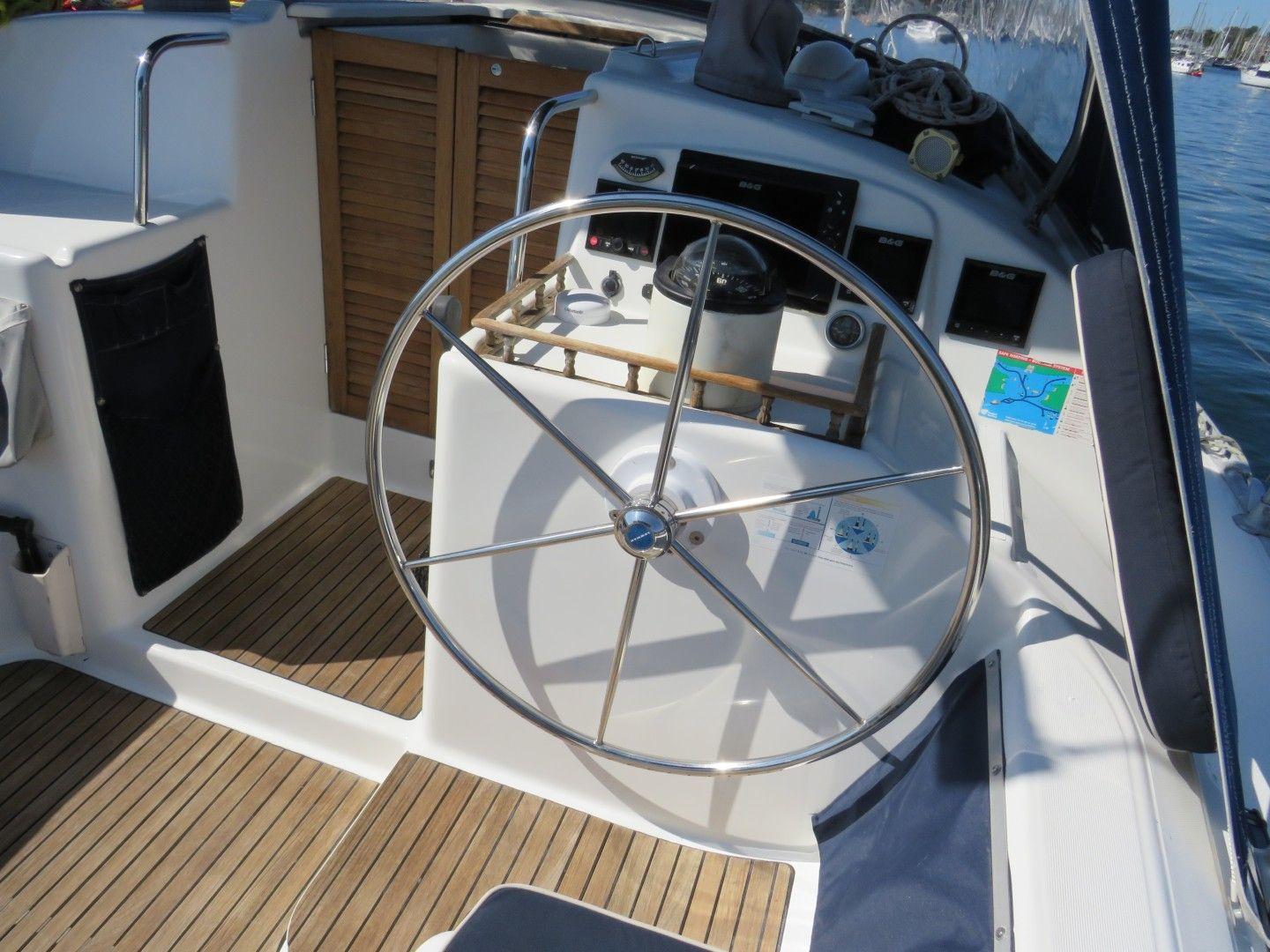 2000 Jeanneau 40 Deck-Saloon