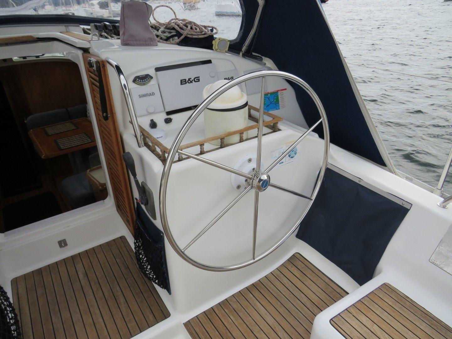 2000 Jeanneau 40 Deck-Saloon